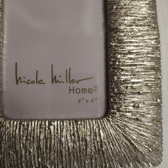 Nicole Miller Home 4x6 Silver Metal Picture Frame Textured Modern Glam Tabletop - Picture 9 of 11